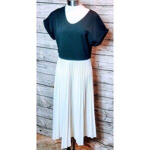 Elizabeth & Nicole Pleated Dress Size Large Missing Belt